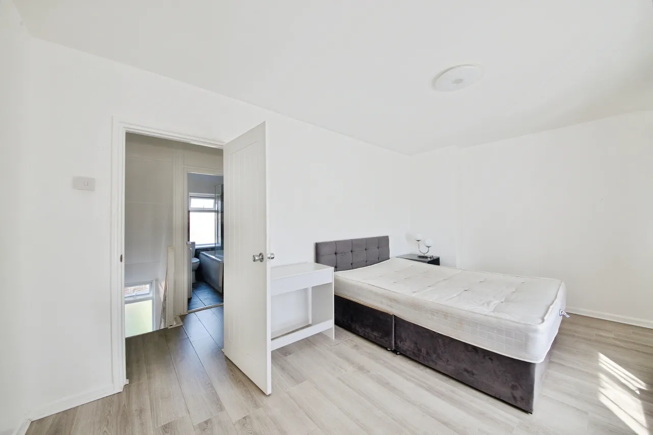 Cannington Road, Dagenham, RM9, photo 10