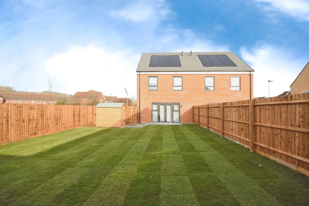 Ghyllgrove Close, Basildon, SS14, photo 10