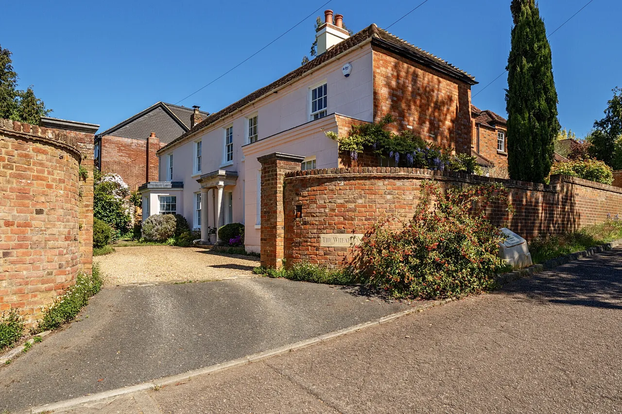 Old Mead, Gerrards Cross, SL9, photo 2