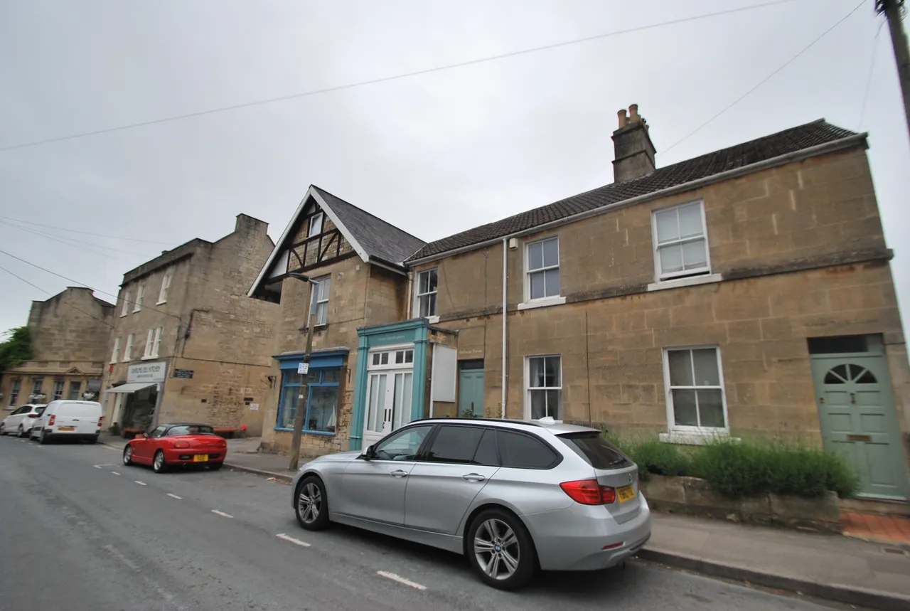 3 bed property to rent, Goldney House, BA2