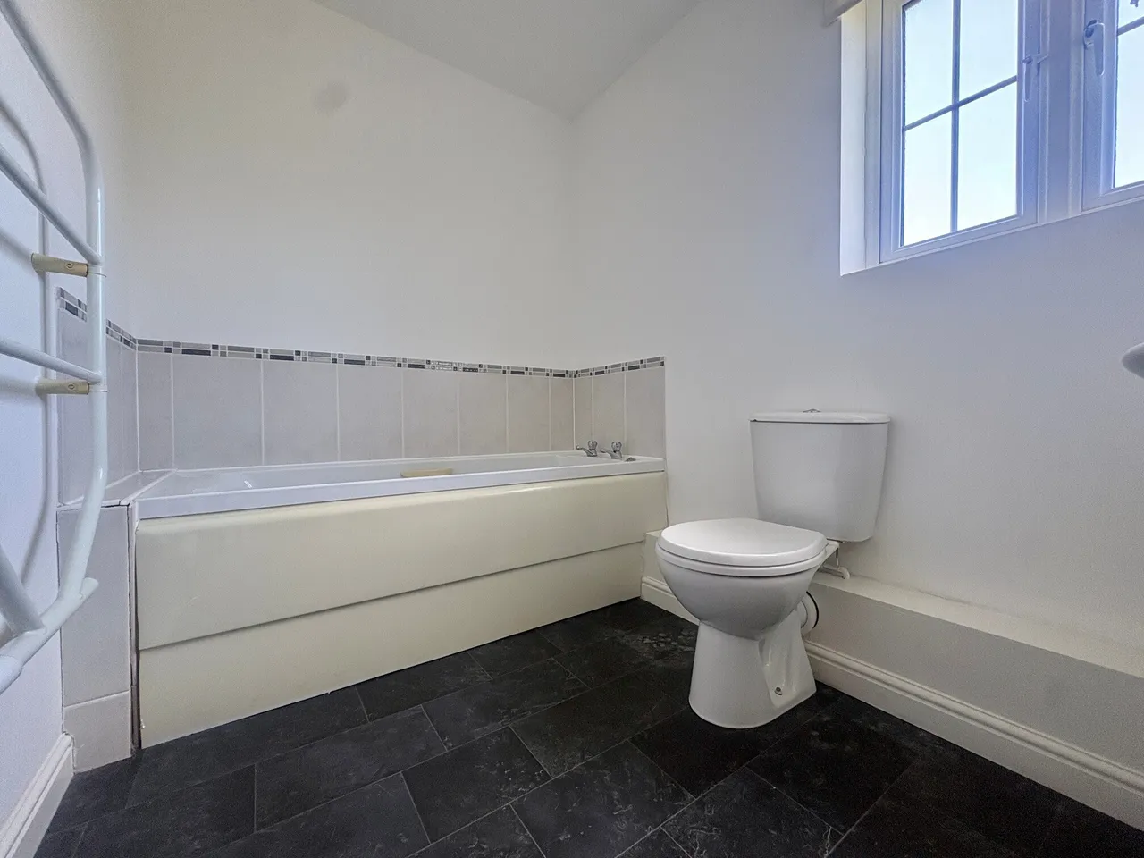 NORTH SWINDON, photo 9