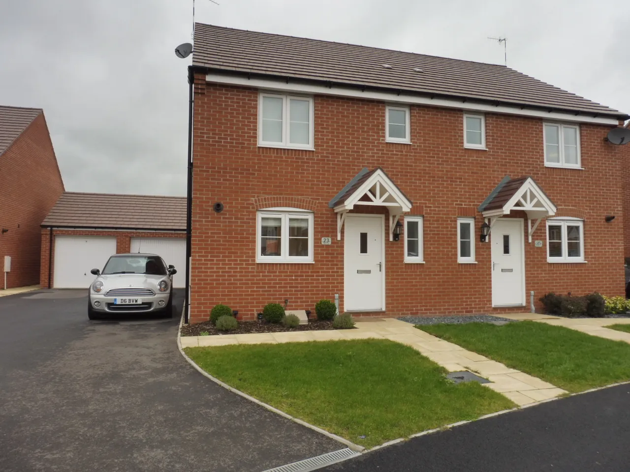 3 bed house to rent — Yeats Drive, Warwick