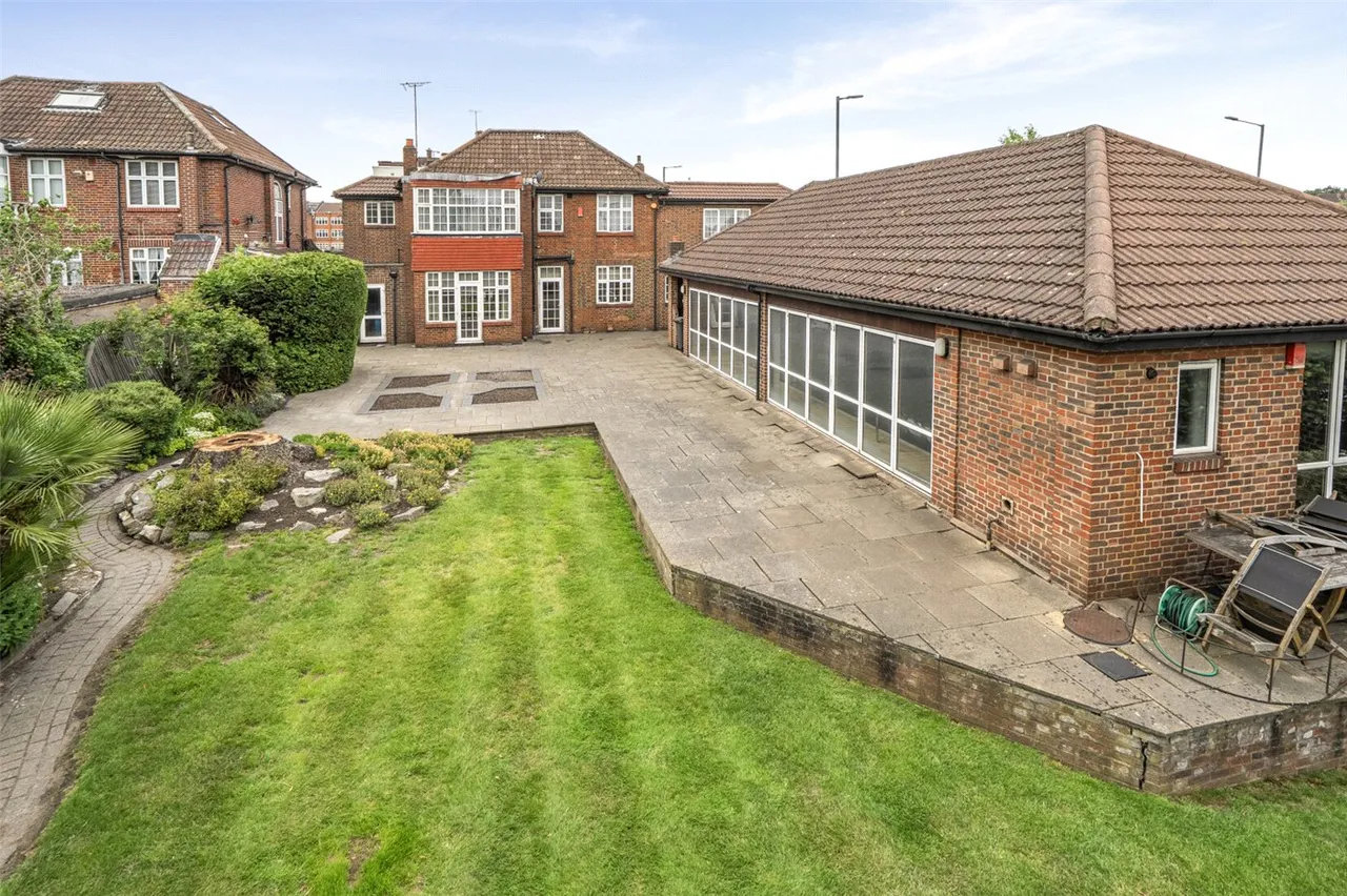 6 bed house for sale, Haslemere Gardens, Finchley, N3