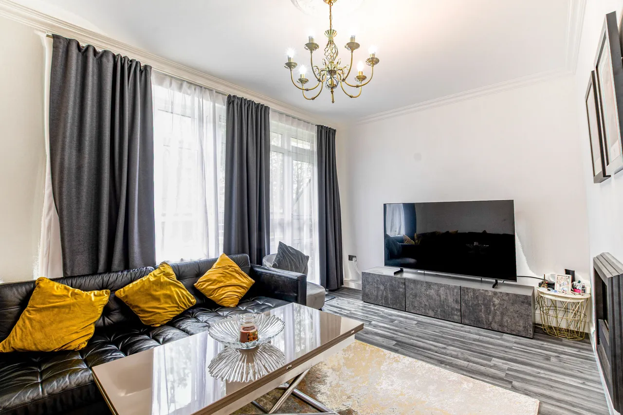 3 bed flat for sale, London, NW6