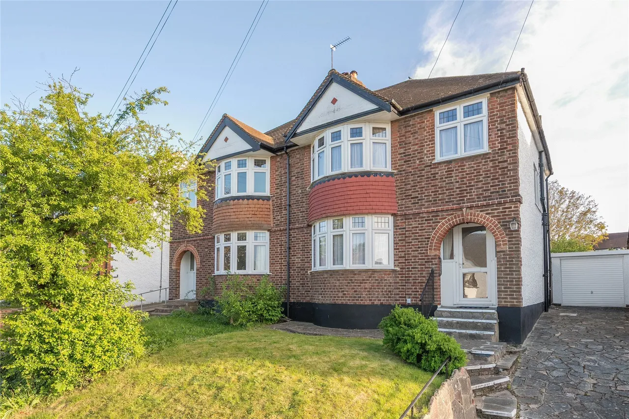 3 bed house for sale — Felstead Road, Orpington, BR6