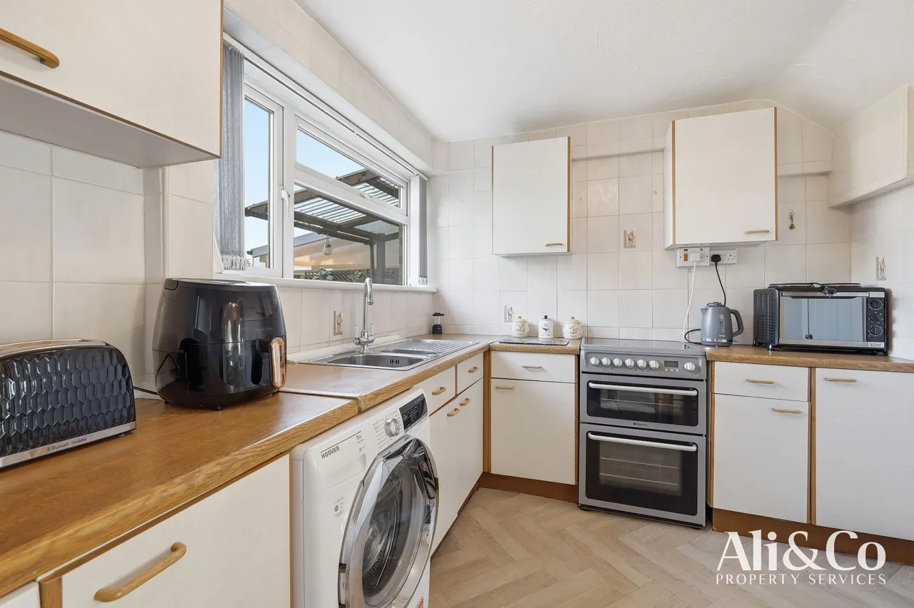 Gourney Grove, Grays, Essex, RM16 2DH, photo 5