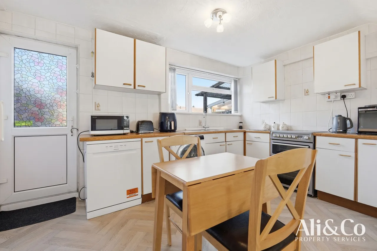 Gourney Grove, Grays, Essex, RM16 2DH, photo 4