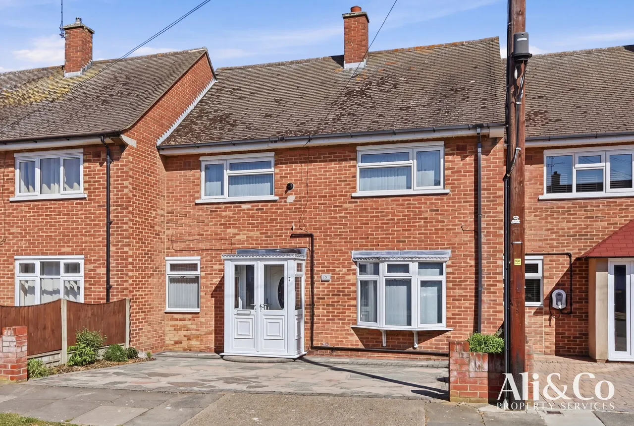 3 bed house for sale — Gourney Grove, Grays, Essex, RM16 2DH