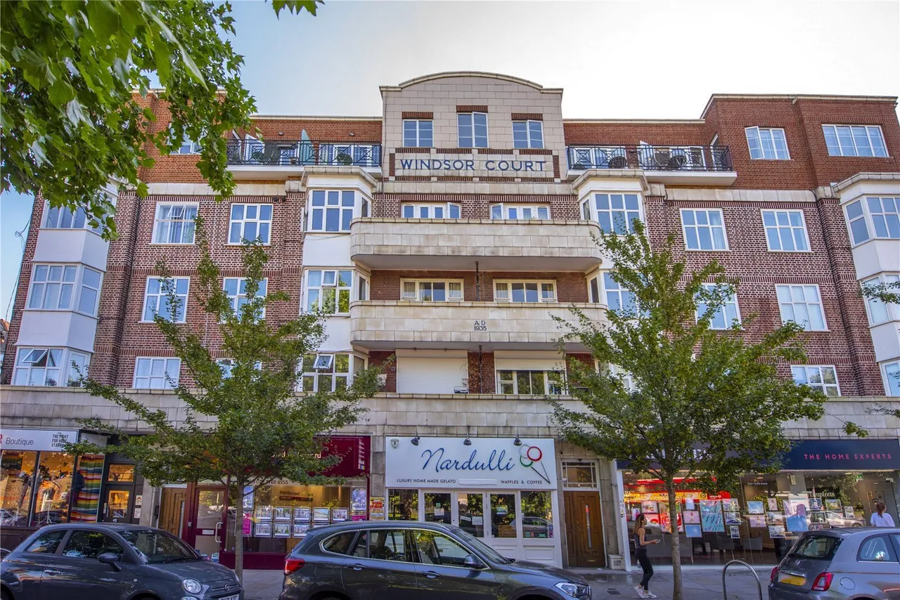 2 bed flat for sale — The Pavement, London, SW4