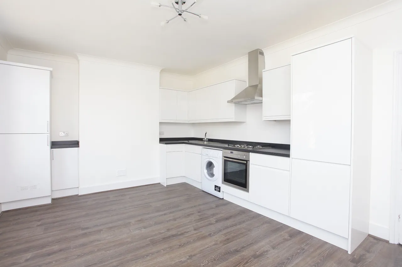 London, NW4, photo 3