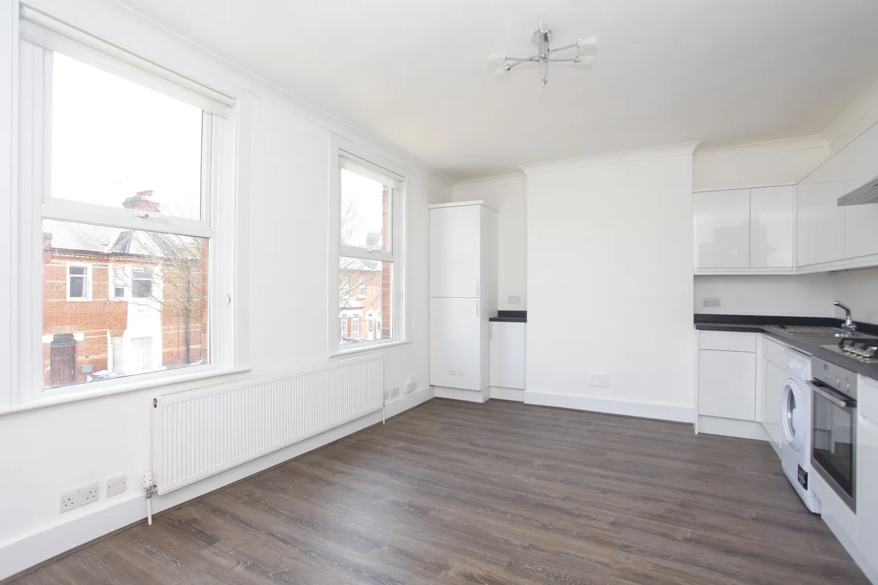 London, NW4, photo 2