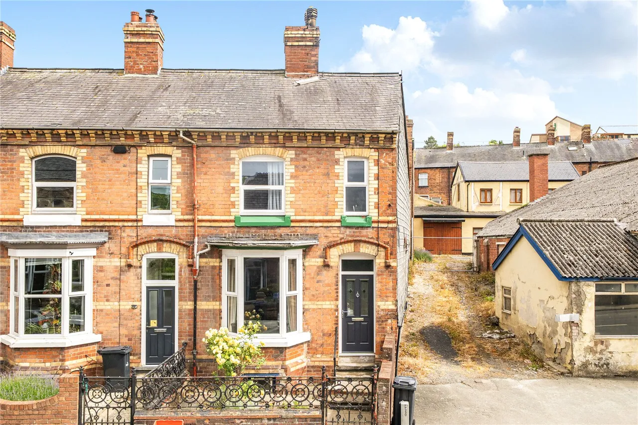 3 bed house for sale — New Road, Newtown, Powys, SY16 1AS
