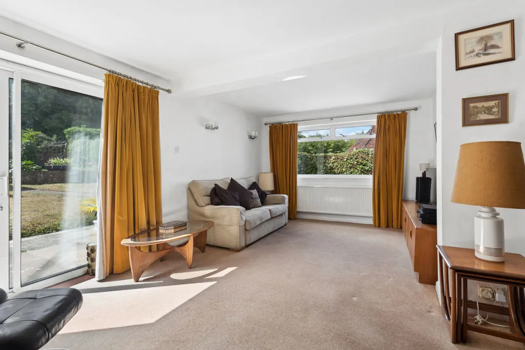 Kingsmead Road Loudwater, High Wycombe HP11 1HZ, photo 5