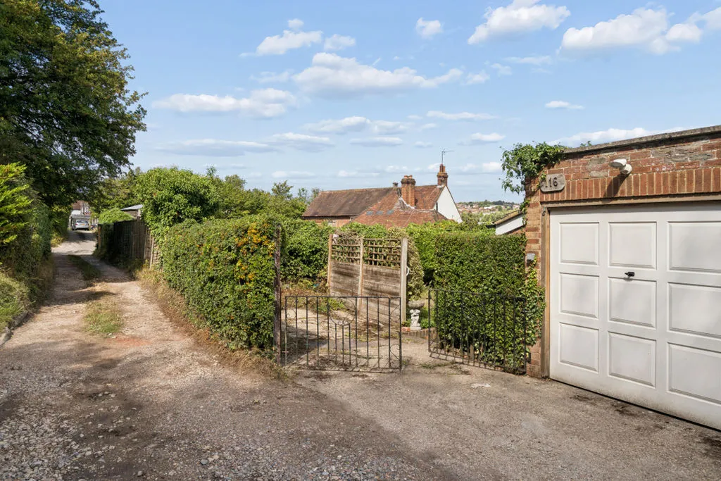 Kingsmead Road Loudwater, High Wycombe HP11 1HZ, photo 15