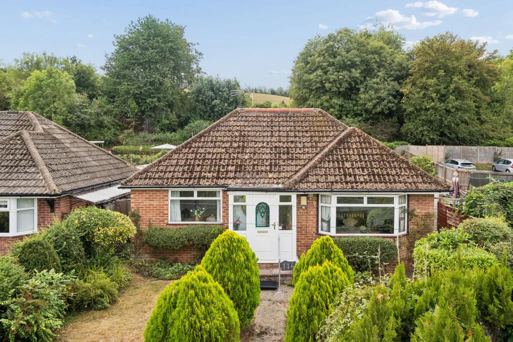 3 bed house for sale — Kingsmead Road Loudwater, High Wycombe HP11 1HZ
