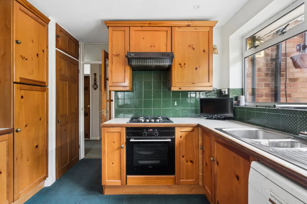 Kingsmead Road Loudwater, High Wycombe HP11 1HZ, photo 6