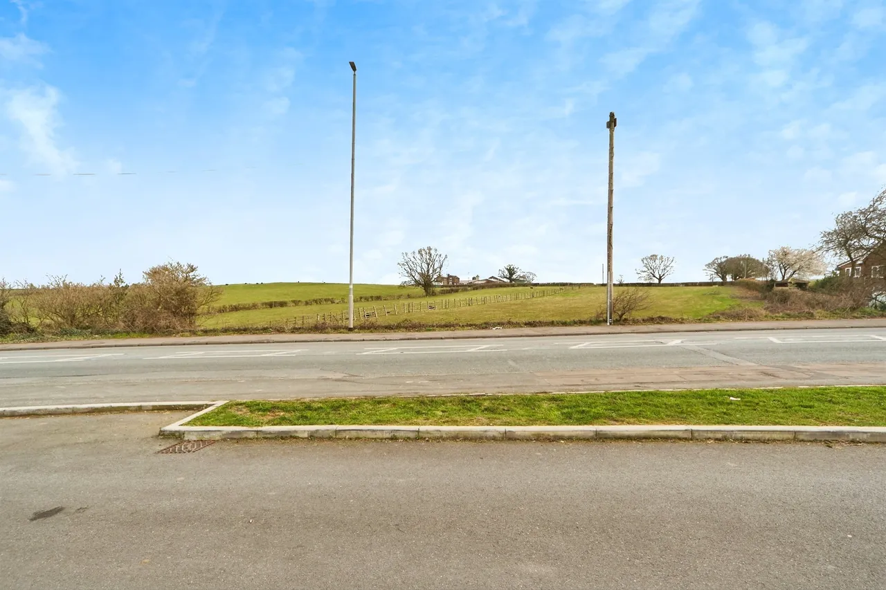 Whitehall Road, Leeds, LS12, photo 17