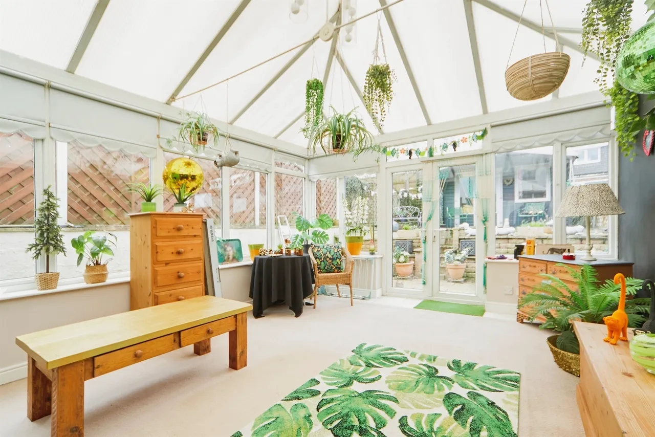 Whitehall Road, Leeds, LS12, photo 2