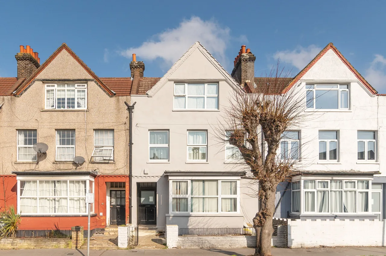 1 bed flat to rent — Room 3, 4 Stanford Road, London