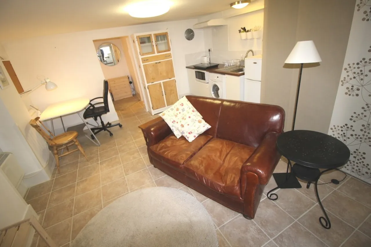 Bembridge Crescent, Southsea, PO4, photo 2