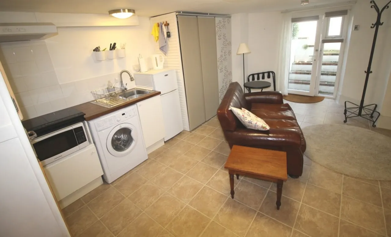 Bembridge Crescent, Southsea, PO4, photo 6