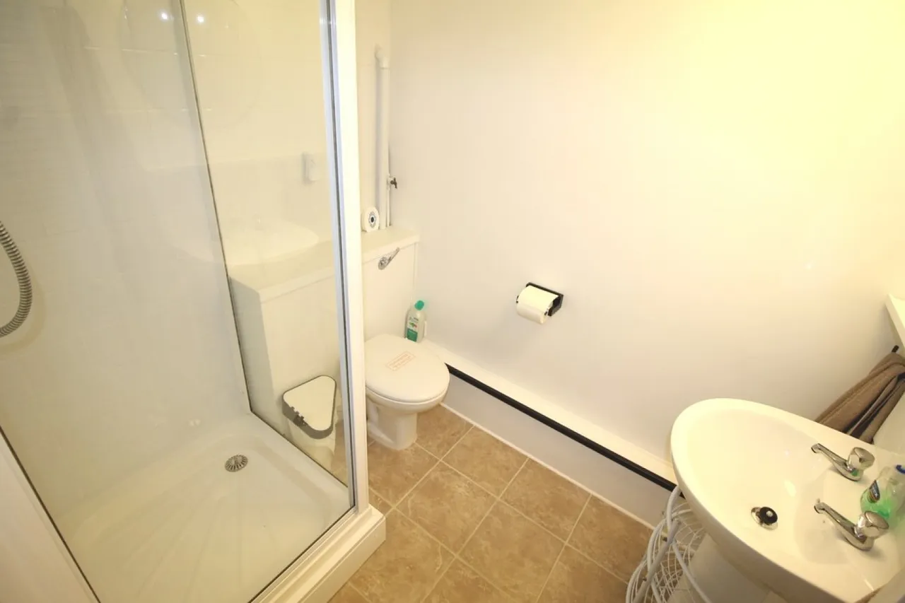 Bembridge Crescent, Southsea, PO4, photo 9