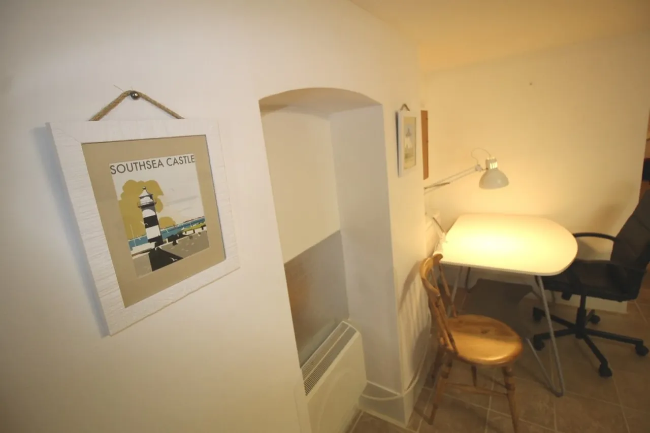 Bembridge Crescent, Southsea, PO4, photo 4