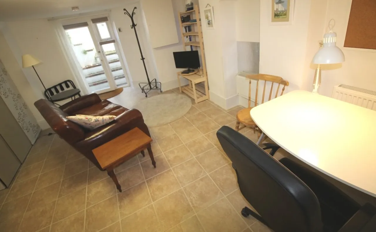 Bembridge Crescent, Southsea, PO4, photo 5