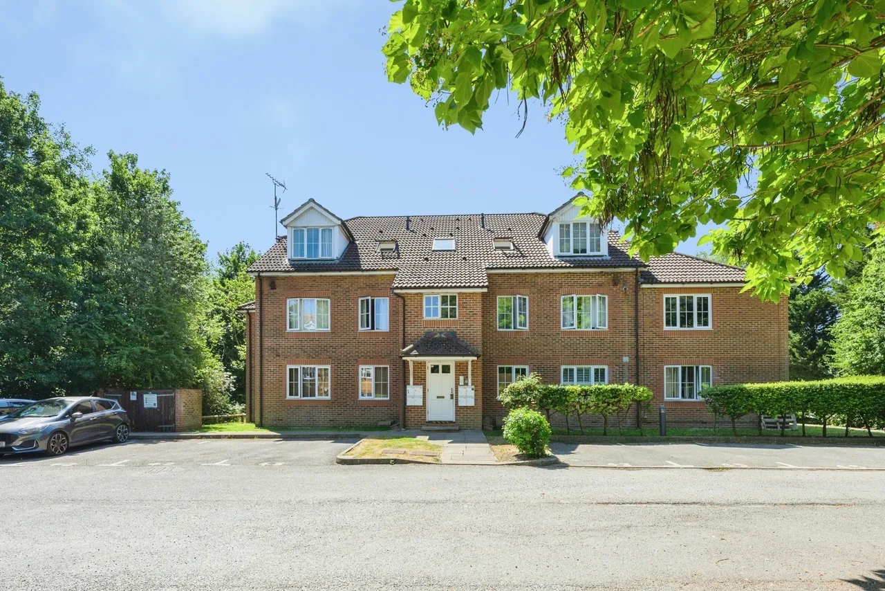 2 bed flat for sale — Aspen Vale, Whyteleafe, Surrey, CR3