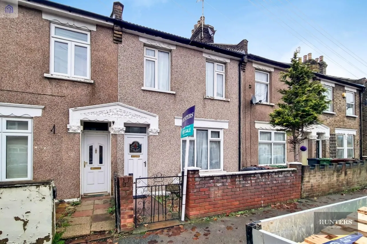 2 bed house for sale — Heath Road, Chadwell Heath, RM6