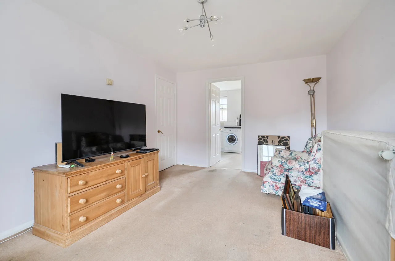 Bergenia Court, West End, GU24, photo 3