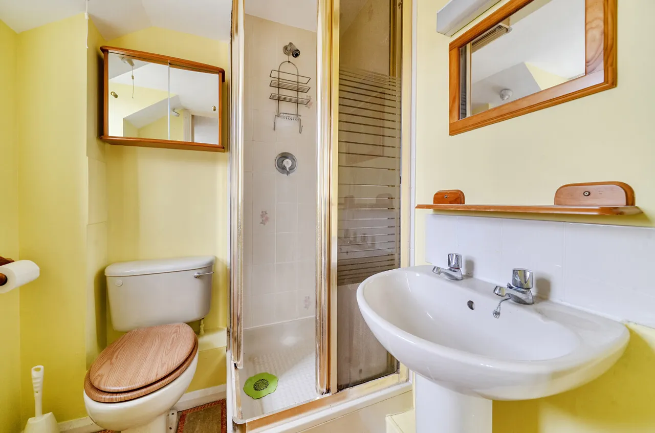 Bergenia Court, West End, GU24, photo 7
