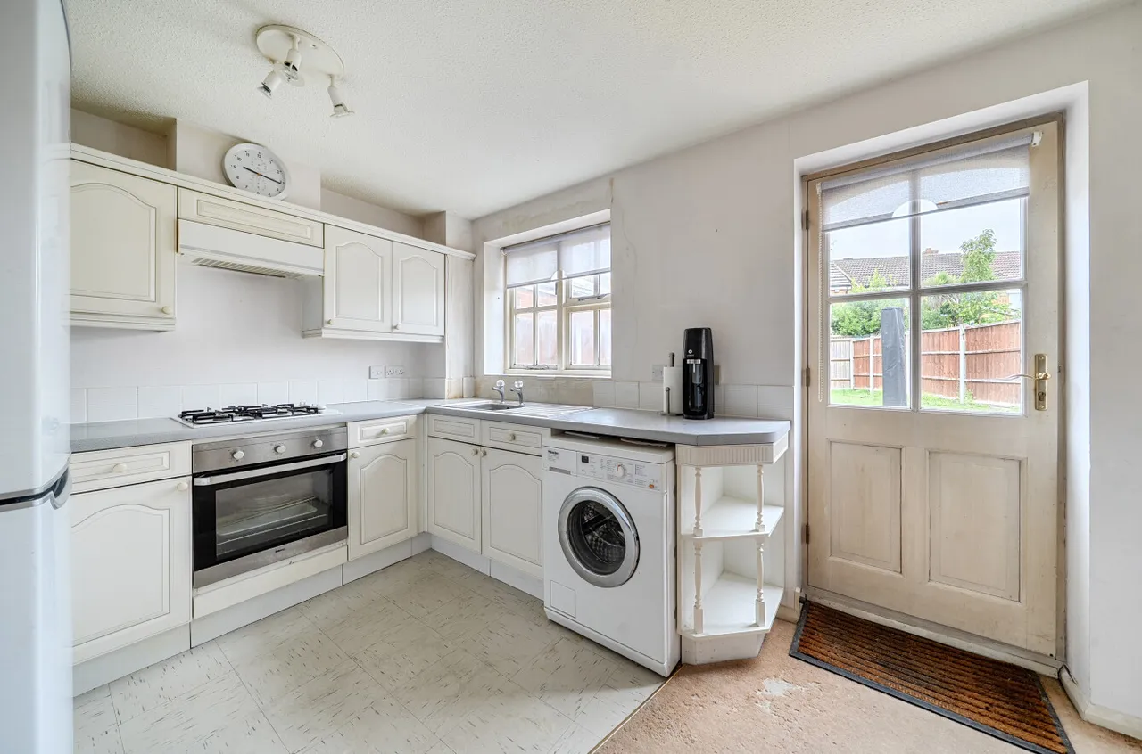 Bergenia Court, West End, GU24, photo 10