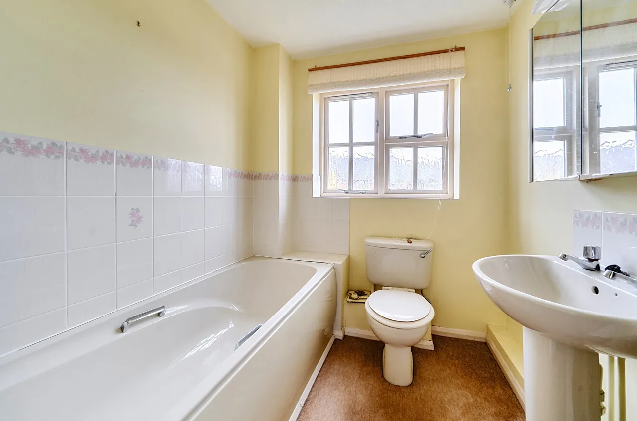 Bergenia Court, West End, GU24, photo 5