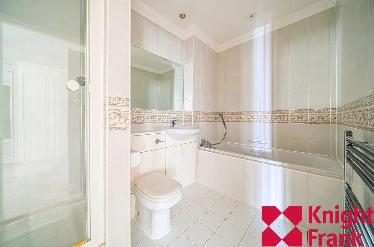 Holloway Drive, Virginia Water, GU25, photo 15