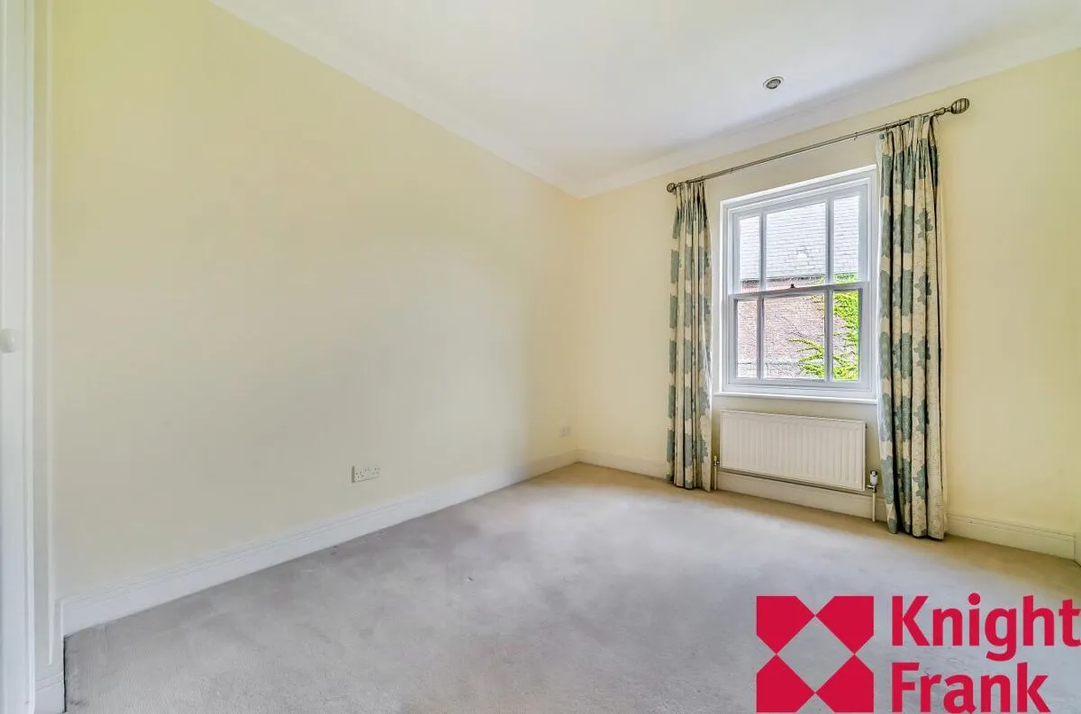 Holloway Drive, Virginia Water, GU25, photo 7