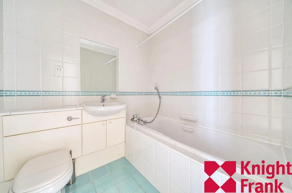 Holloway Drive, Virginia Water, GU25, photo 14