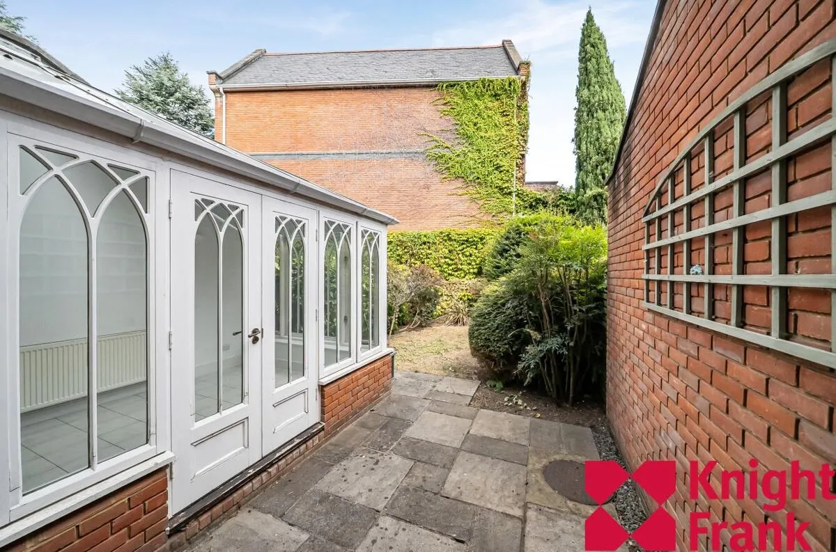 Holloway Drive, Virginia Water, GU25, photo 18