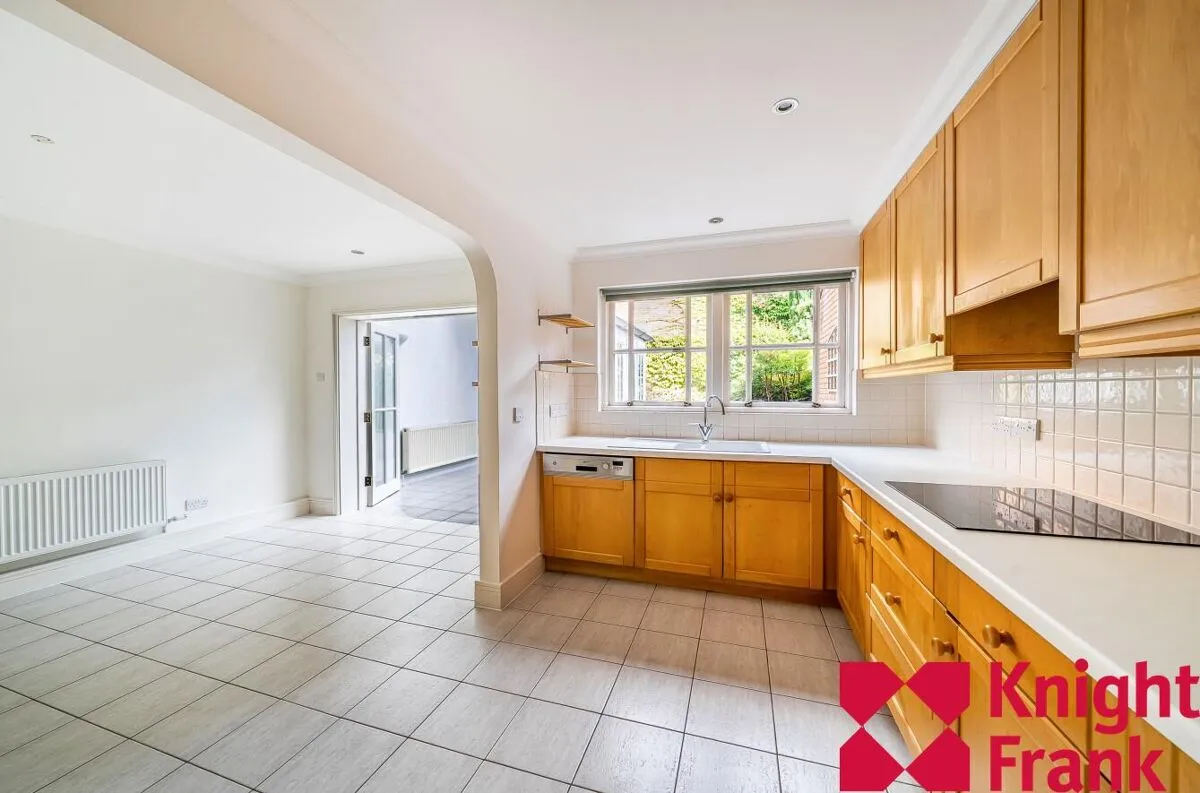 Holloway Drive, Virginia Water, GU25, photo 16