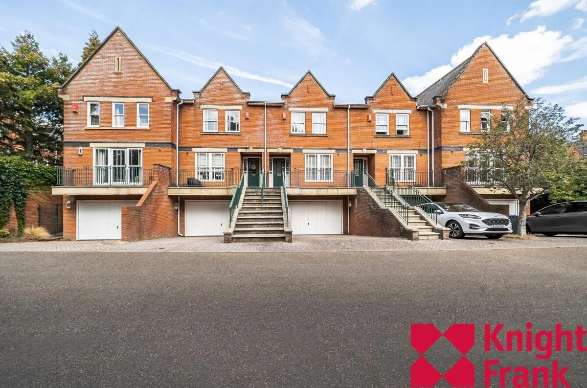 Holloway Drive, Virginia Water, GU25, photo 19