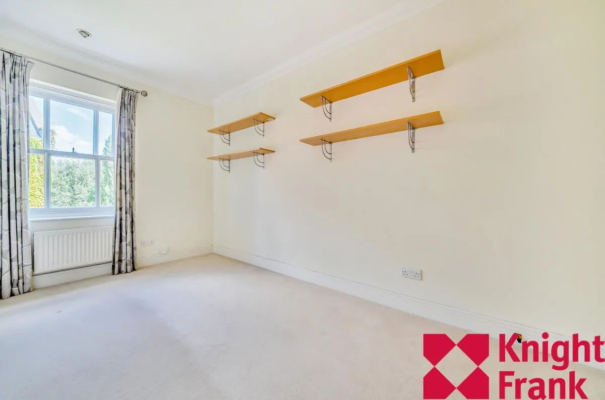 Holloway Drive, Virginia Water, GU25, photo 8