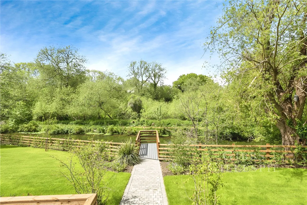 Harefield Road, UB8, photo 5