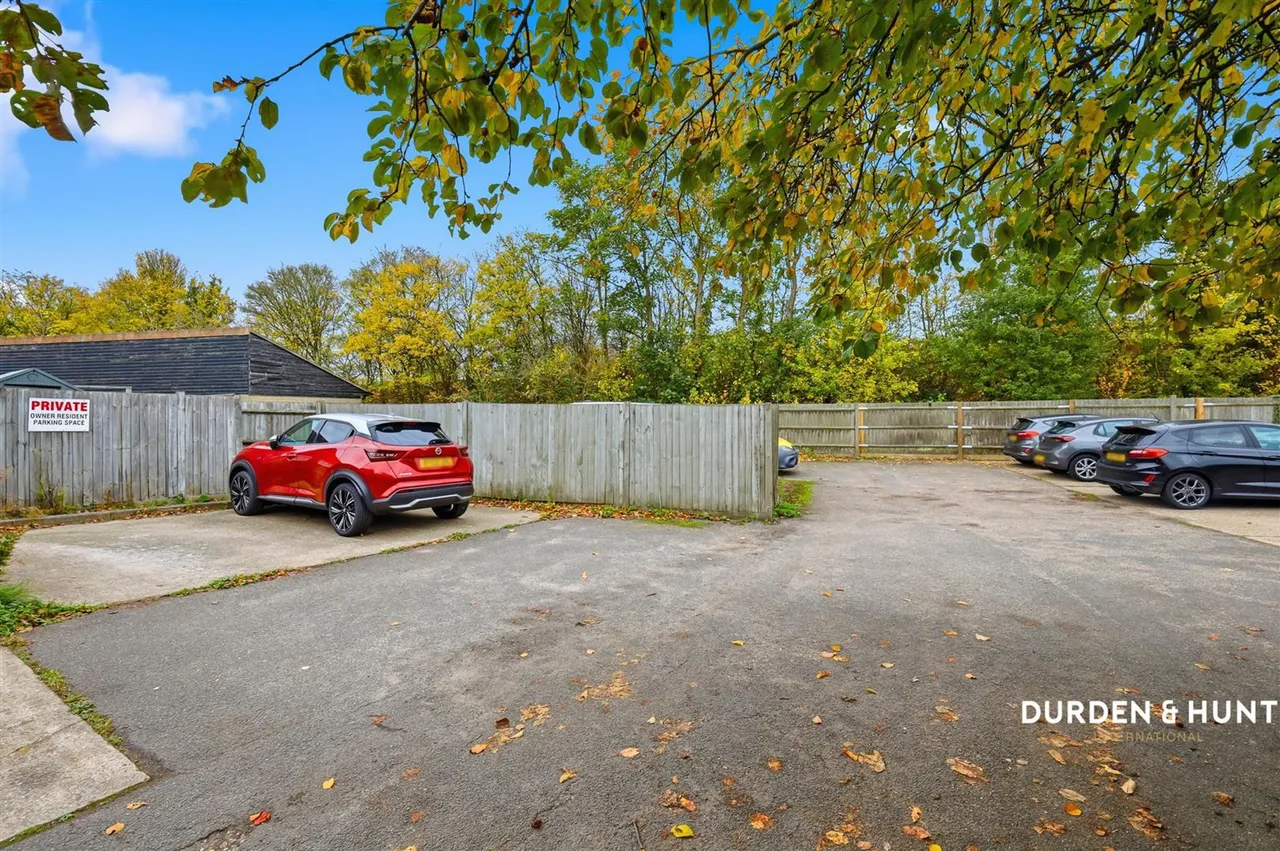 Dale Close, Stanway, CO3, photo 13