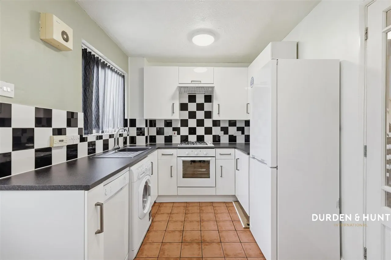 Dale Close, Stanway, CO3, photo 5