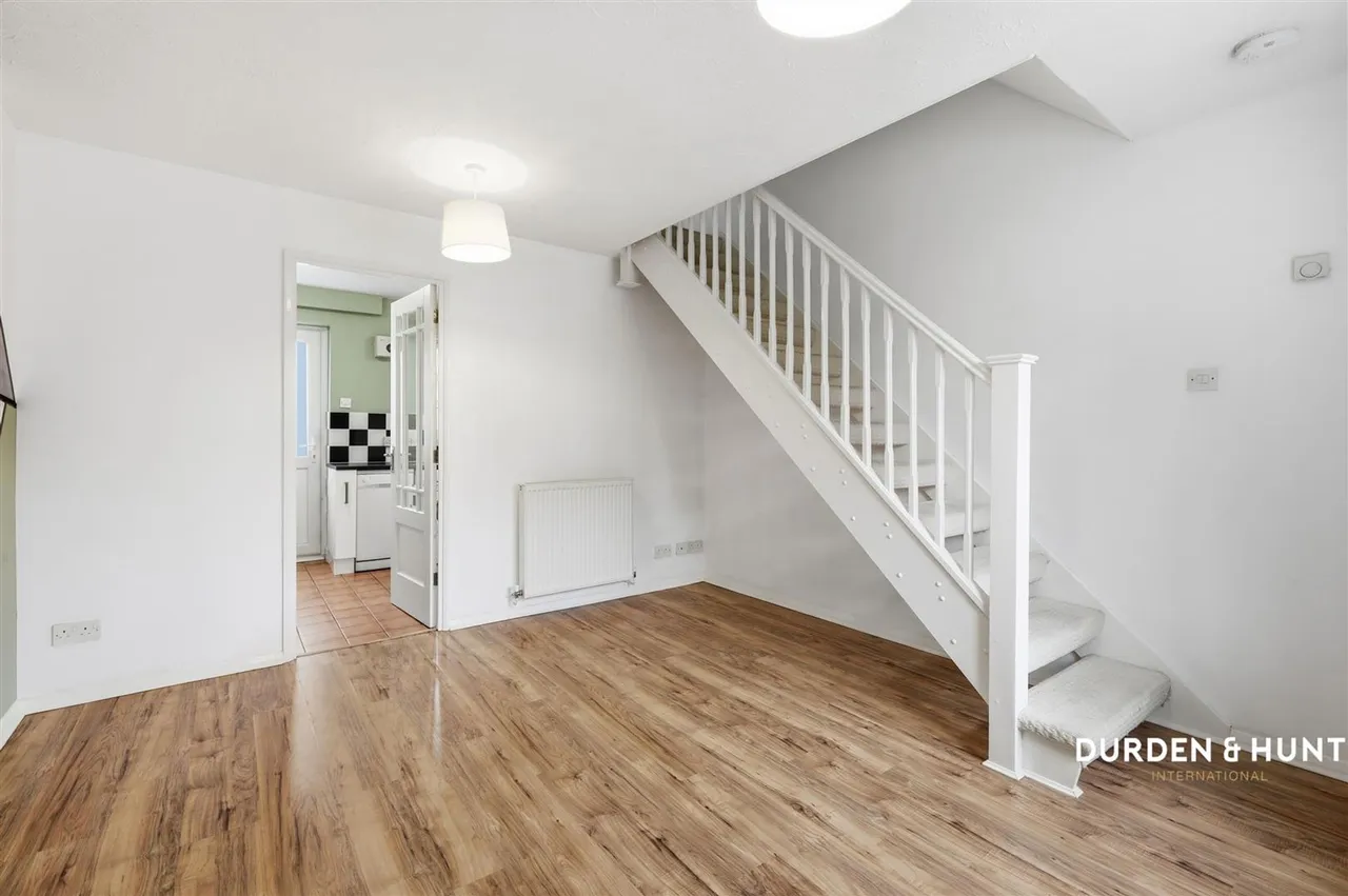 Dale Close, Stanway, CO3, photo 2
