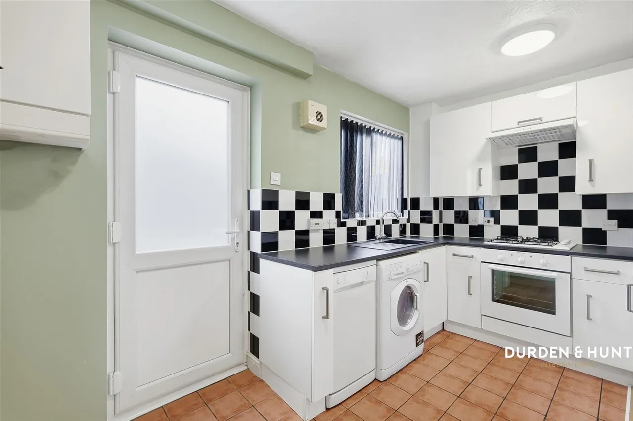 Dale Close, Stanway, CO3, photo 6