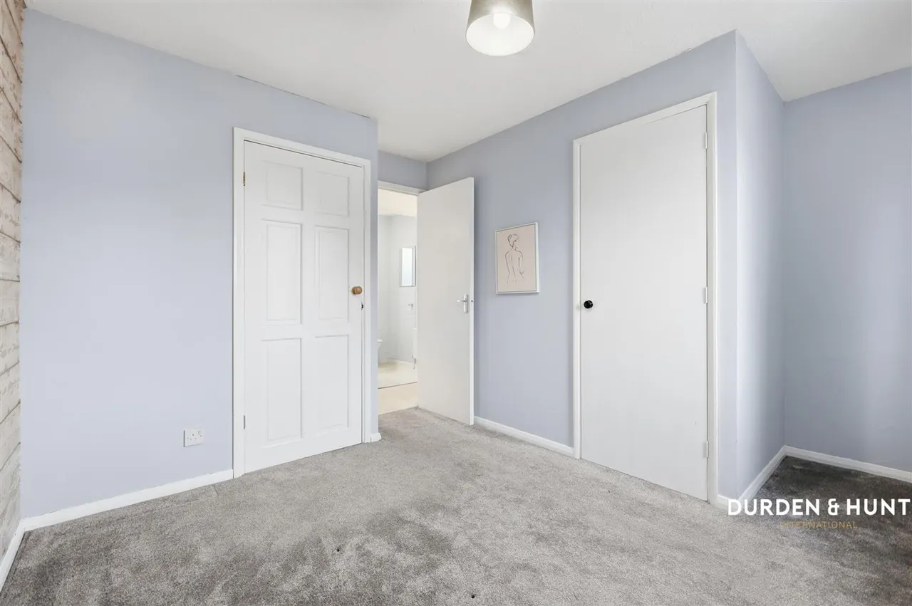 Dale Close, Stanway, CO3, photo 7