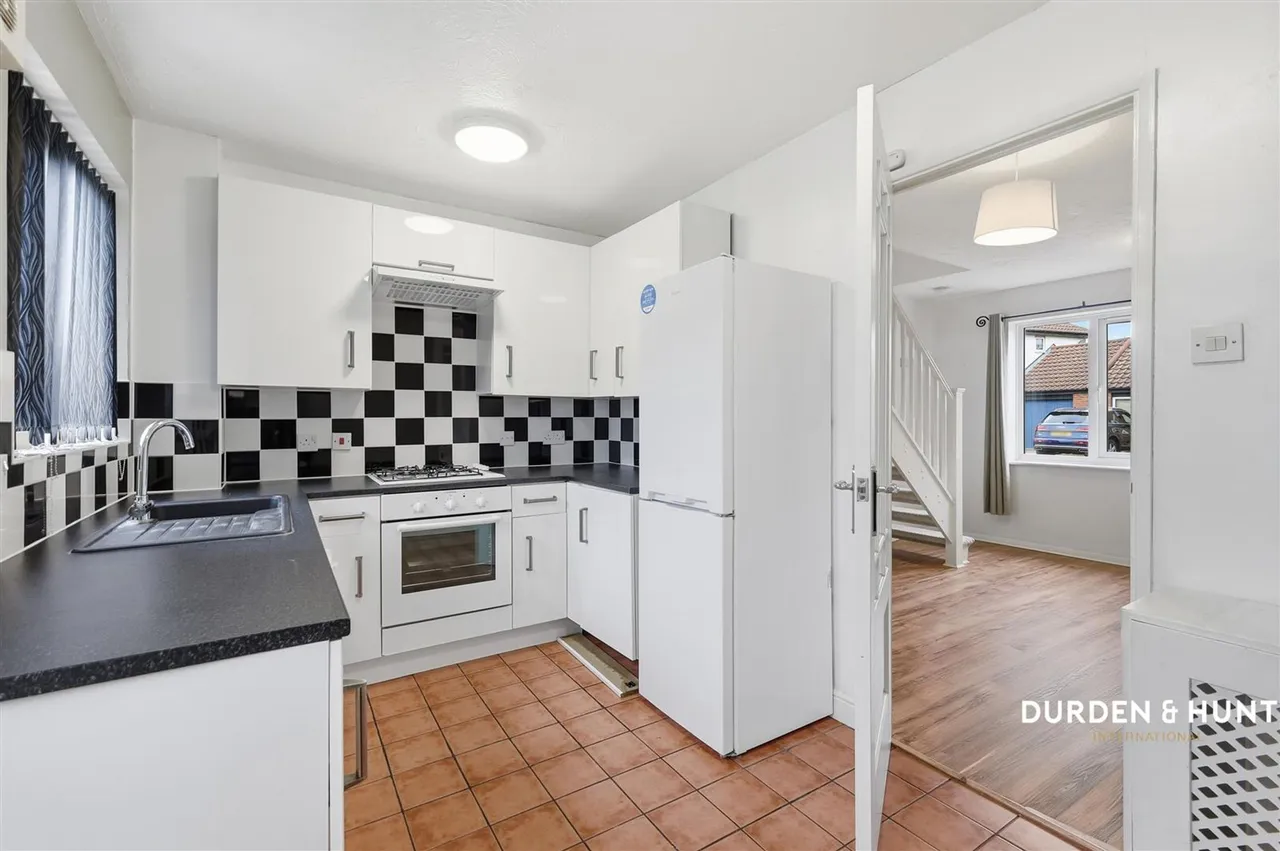 Dale Close, Stanway, CO3, photo 4