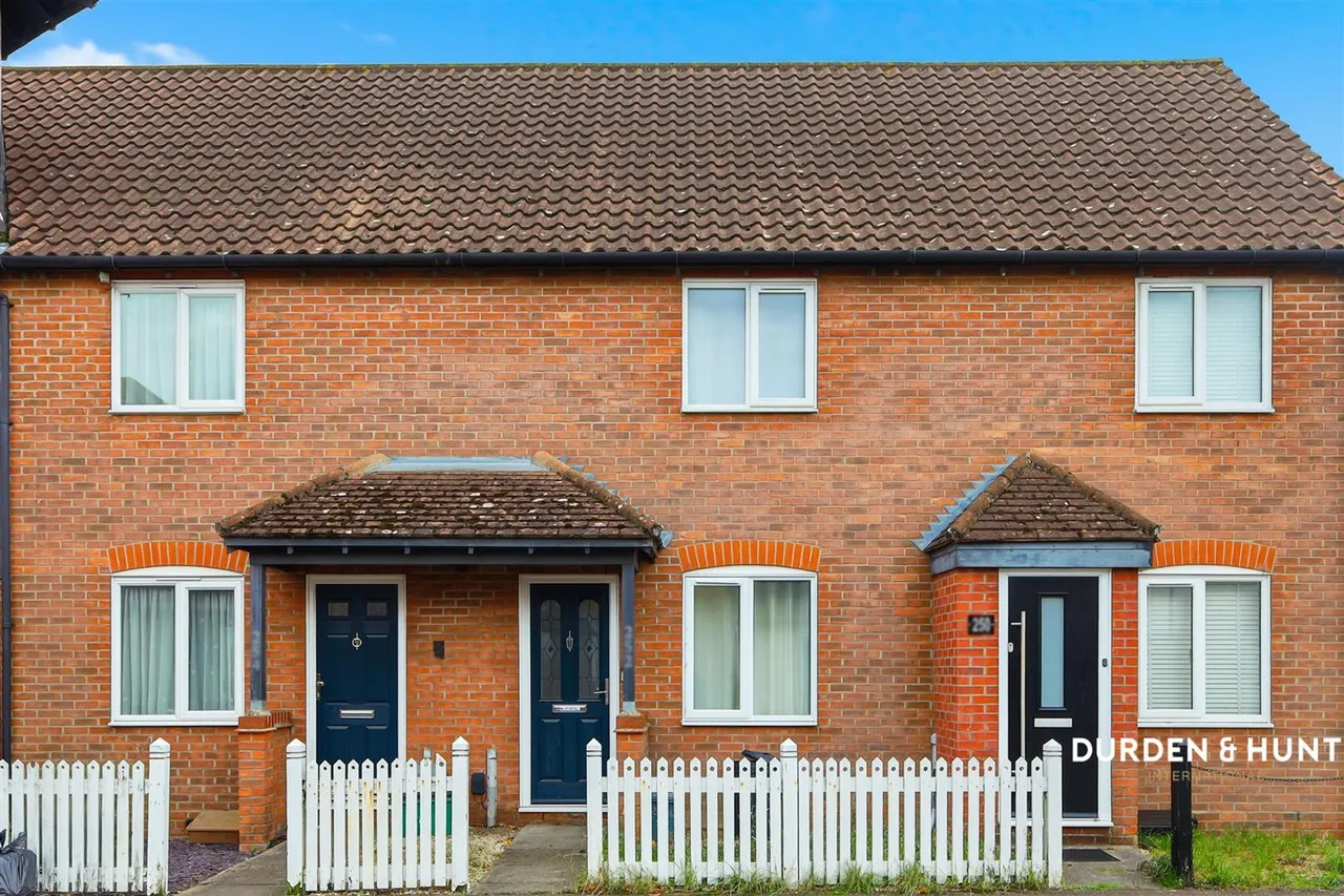 Dale Close, Stanway, CO3, photo 16
