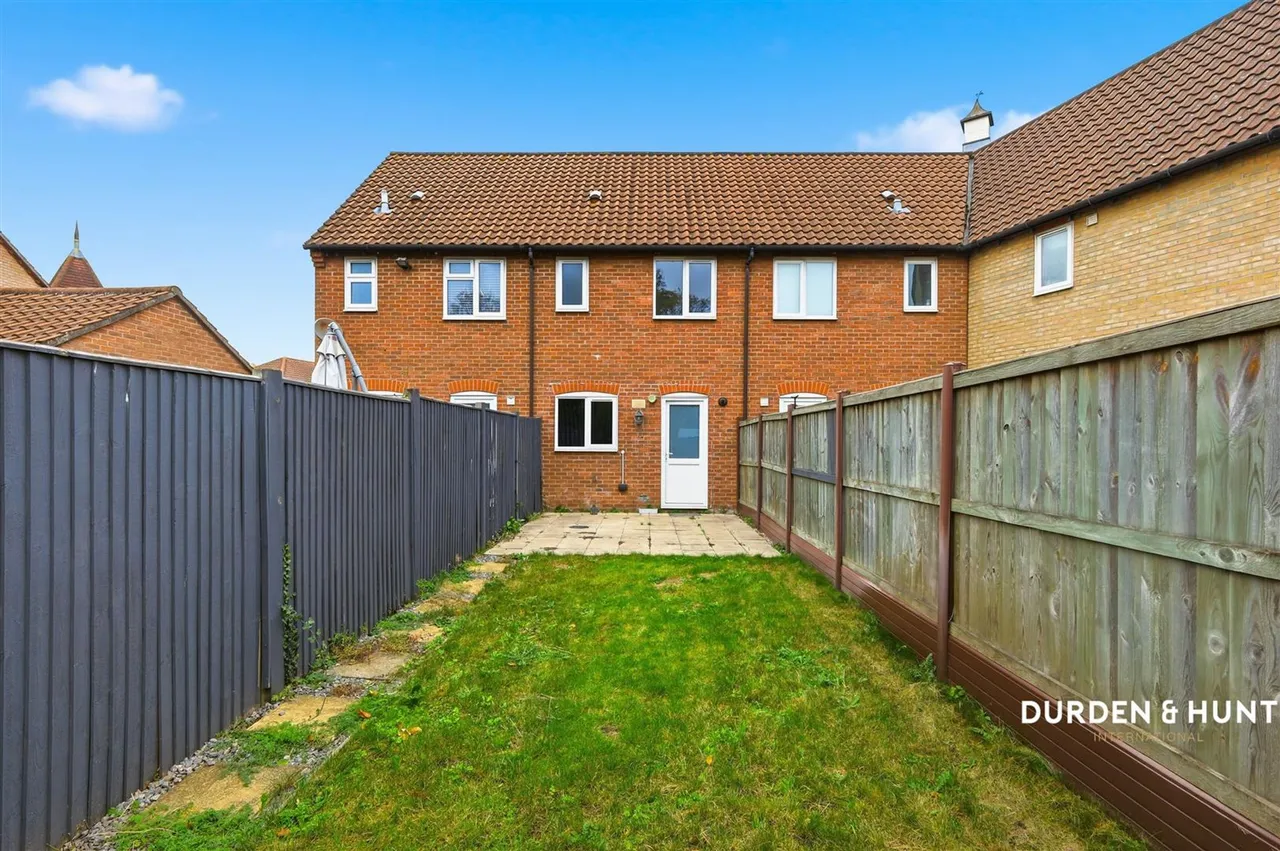 Dale Close, Stanway, CO3, photo 12